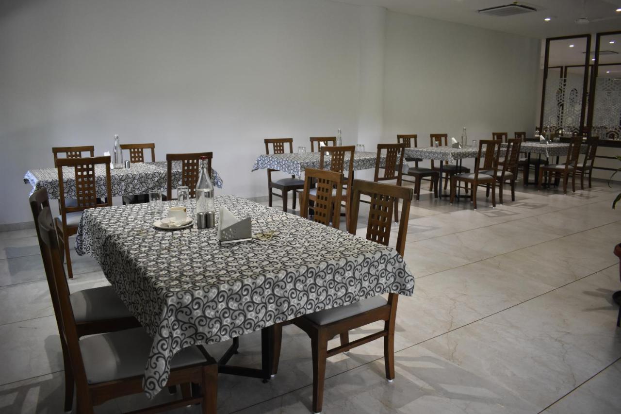 Shilpi Hill Resort サパットアーラ エクステリア 写真